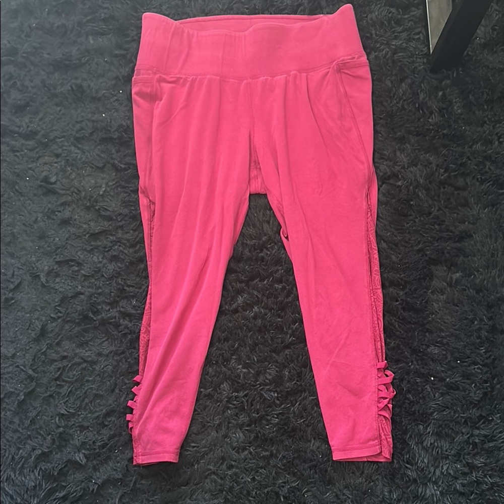 Women’s leggings with lace detail